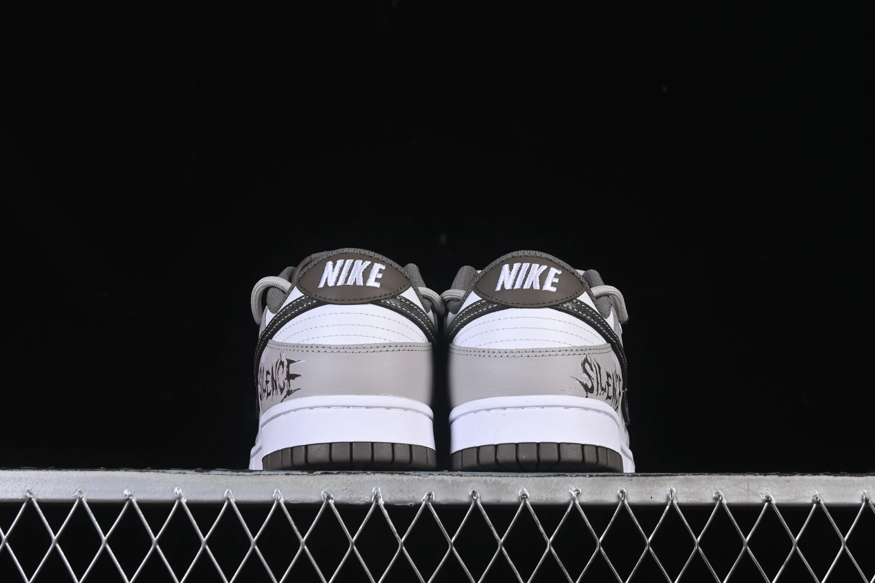 All Categories Nk SB Dunk Series Nk SB Dunk Low High-end Customized Low-top Shoes Nike SB Dunk Low "Just Do It" Straps Anniversary High-end Customized Low-top Casual Shoes HF5441-111